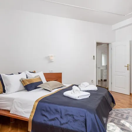 Villa Magnolia In For 10 Persons - First Row To Sea & - With Jacuzzi And Fitness Area Umag
