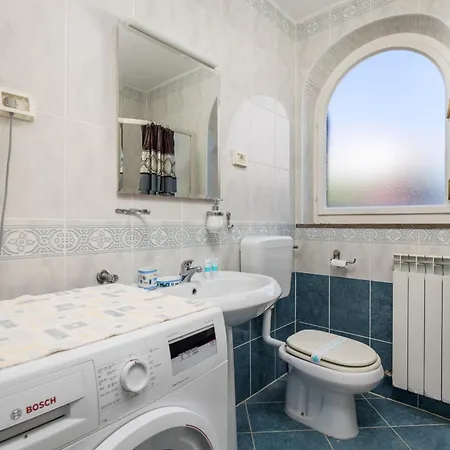 Villa Magnolia In For 10 Persons - First Row To Sea & - With Jacuzzi And Fitness Area Umag