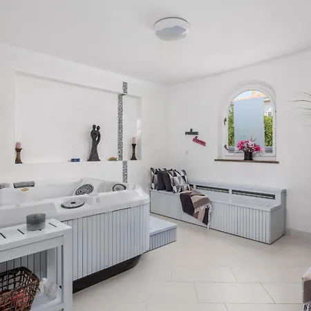 Villa Magnolia In For 10 Persons - First Row To Sea & - With Jacuzzi And Fitness Area *