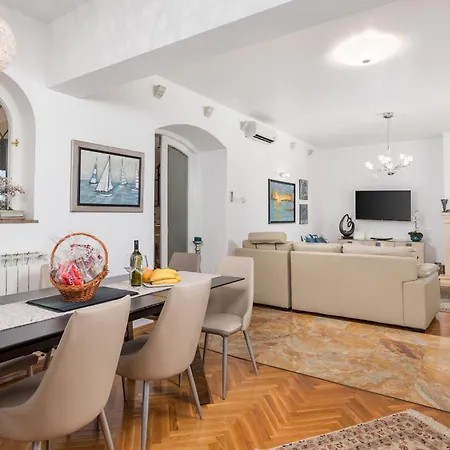 Magnolia In For 10 Persons - First Row To Sea & - With Jacuzzi And Fitness Area Villa Umag