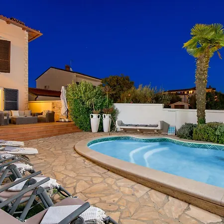 Villa Magnolia In For 10 Persons - First Row To Sea & - With Jacuzzi And Fitness Area Umag