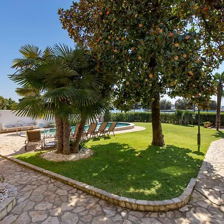 Magnolia In For 10 Persons - First Row To Sea & - With Jacuzzi And Fitness Area Villa *