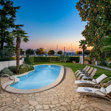 Magnolia In For 10 Persons - First Row To Sea & - With Jacuzzi And Fitness Area * Umag