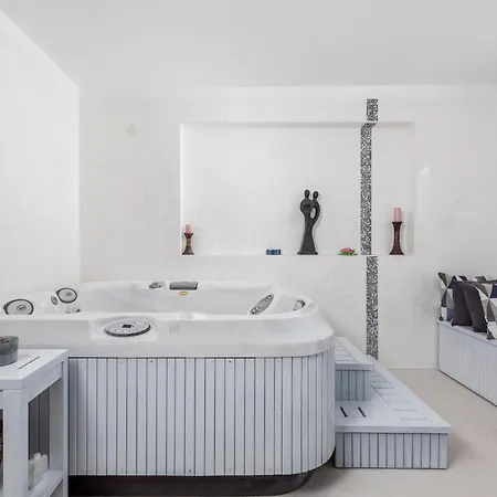 Magnolia In For 10 Persons - First Row To Sea & - With Jacuzzi And Fitness Area * Umag