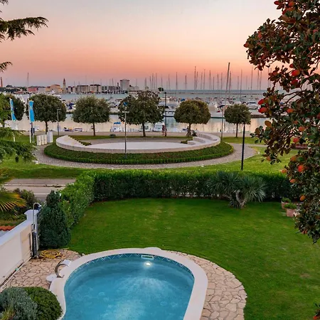 Magnolia In For 10 Persons - First Row To Sea & - With Jacuzzi And Fitness Area Villa Umag